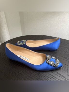 Manolo Blahnik Hangisi Flats Embellsihed Crystal Buckle Blue 37